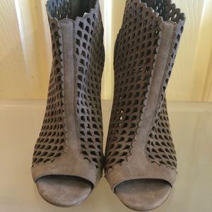 Ivanka Trump Gray heels